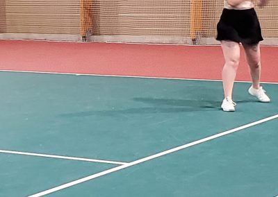 concentrée-sur-son-revers