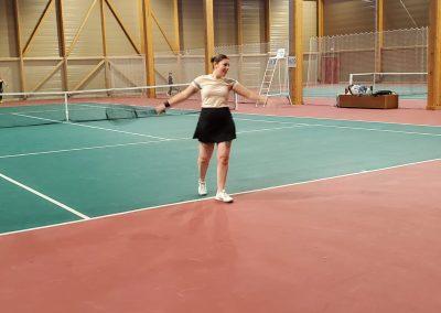 joueuse-entre-deux-points